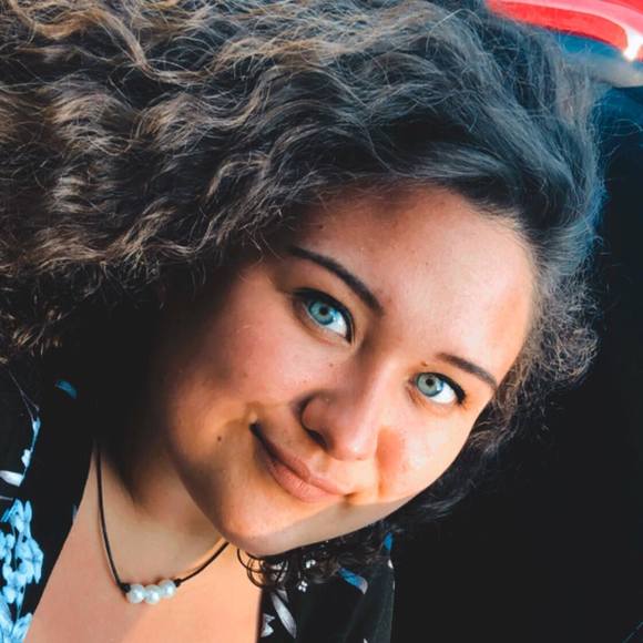 Meet your Posher, Alyssa - Picture 1 of 1